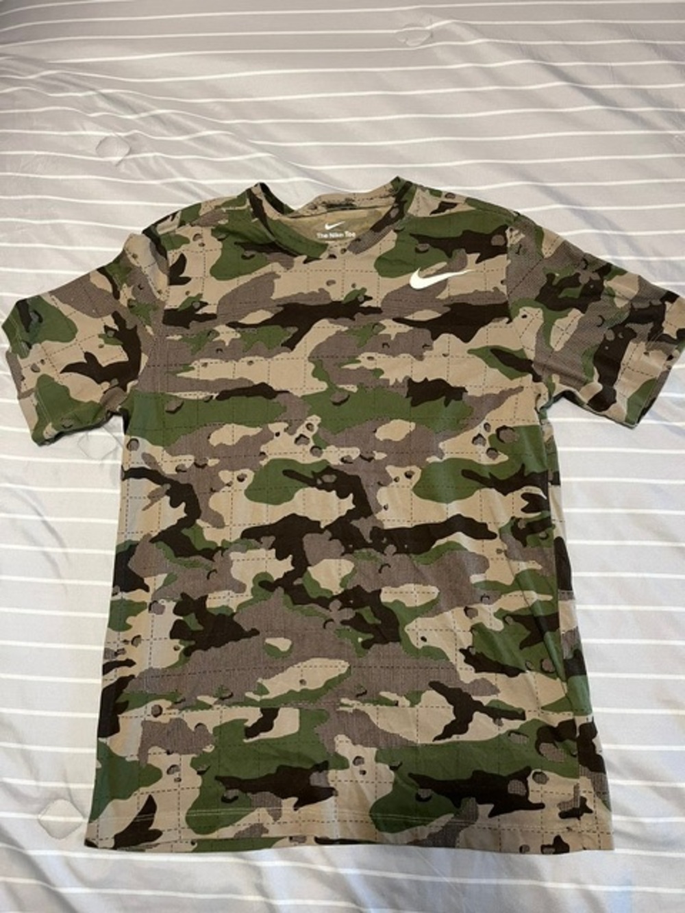 Nike Men's Short-Sleeve Camo Tee - Green/Khaki/Brown